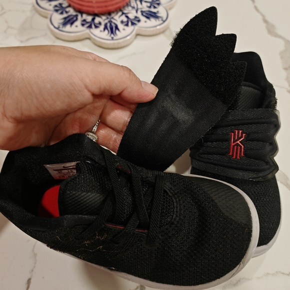 2/55 Nike Kyrie 5 (TD) University Red/Black Toddler - Picture 9 of 14